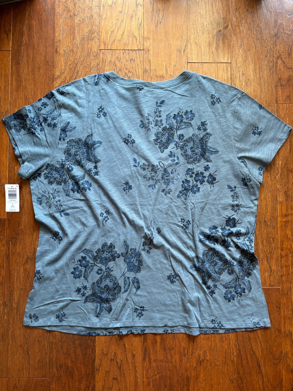 Torrid China Blue Floral Heritage Slub Relaxed V-Neck Tee | Size 2X (18-20) - Picture 8 of 11